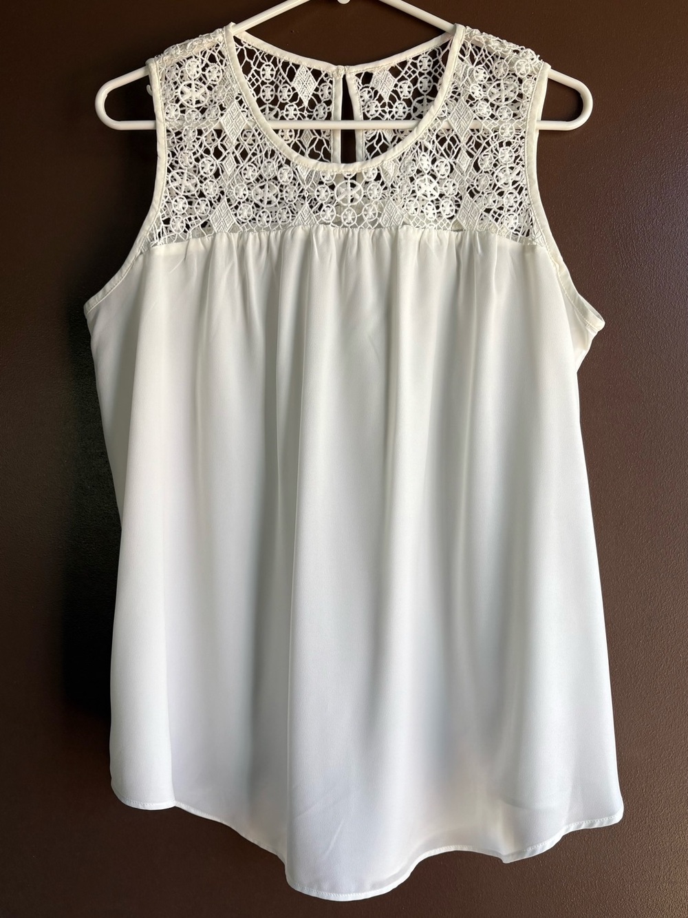 NWOT — Women’s White Sleeveless Lace Yoke Blouse